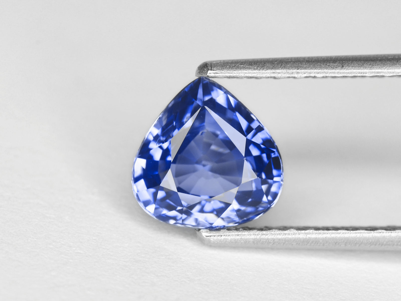 8800248-heart-fiery-intense-blue-grs-sri-lanka-natural-blue-sapphire-3.07-ct