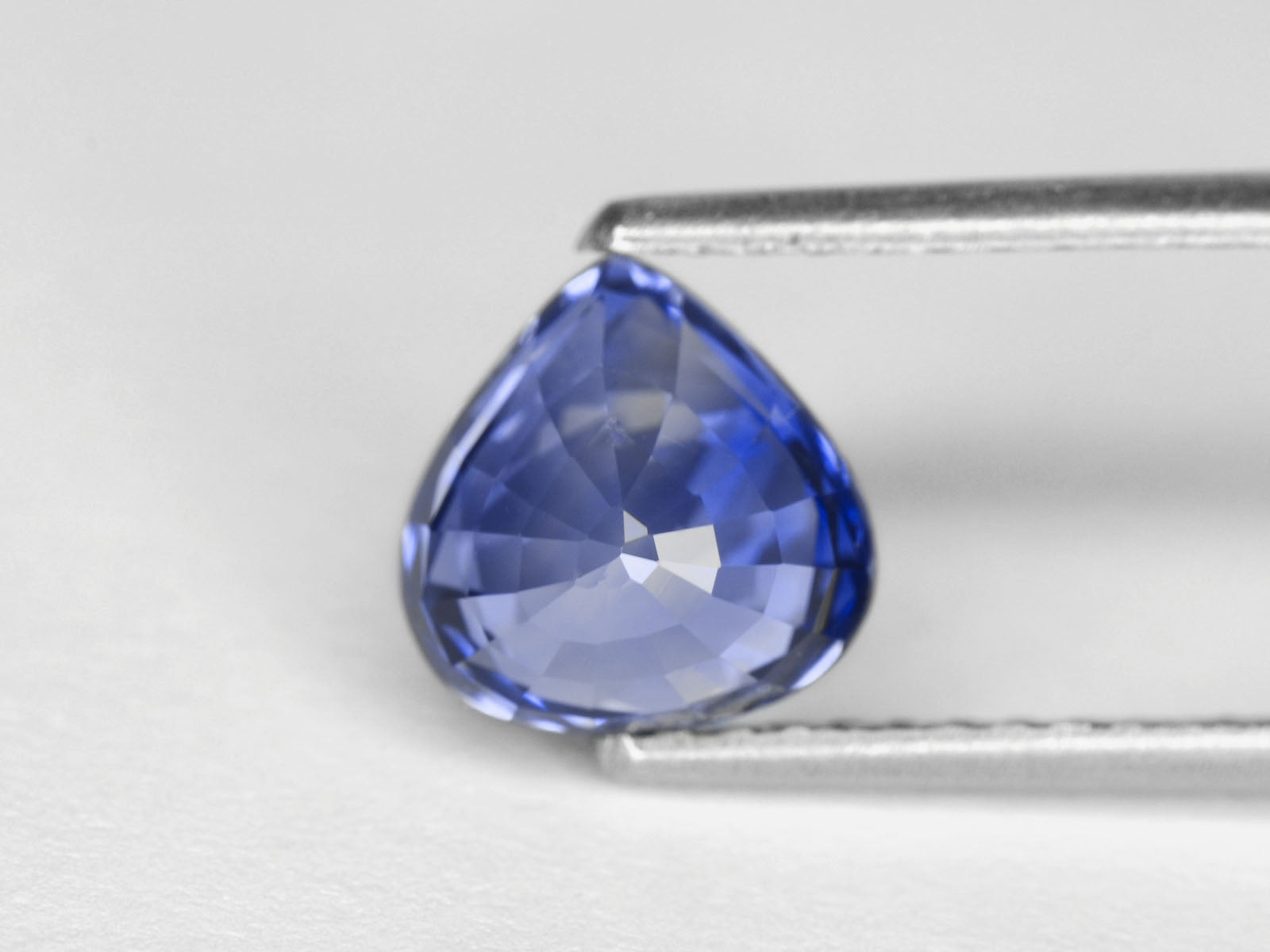 8800248-heart-fiery-intense-blue-grs-sri-lanka-natural-blue-sapphire-3.07-ct