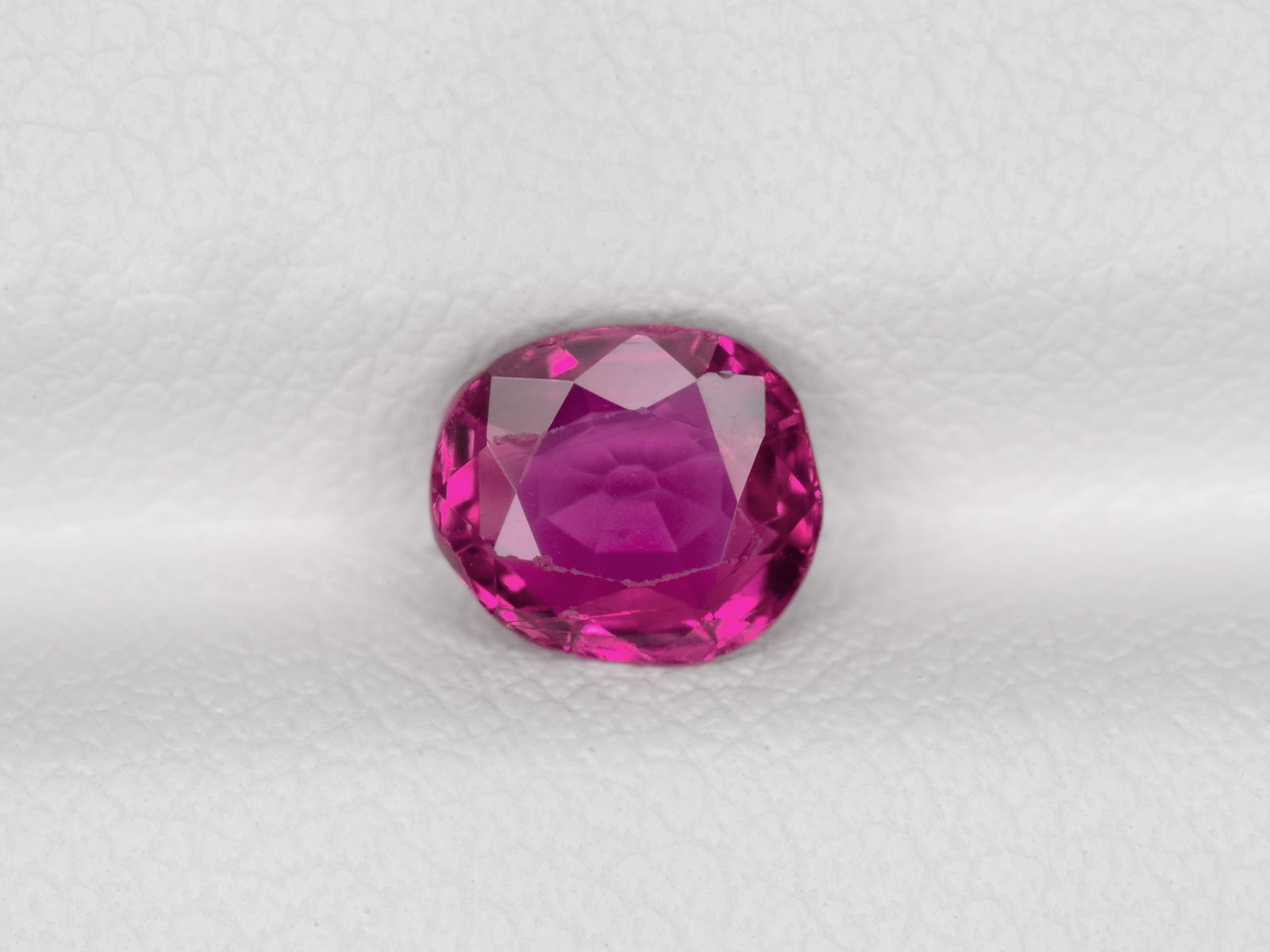 8800718-oval-lively-pink-red-igi-burma-natural-ruby-0.95-ct