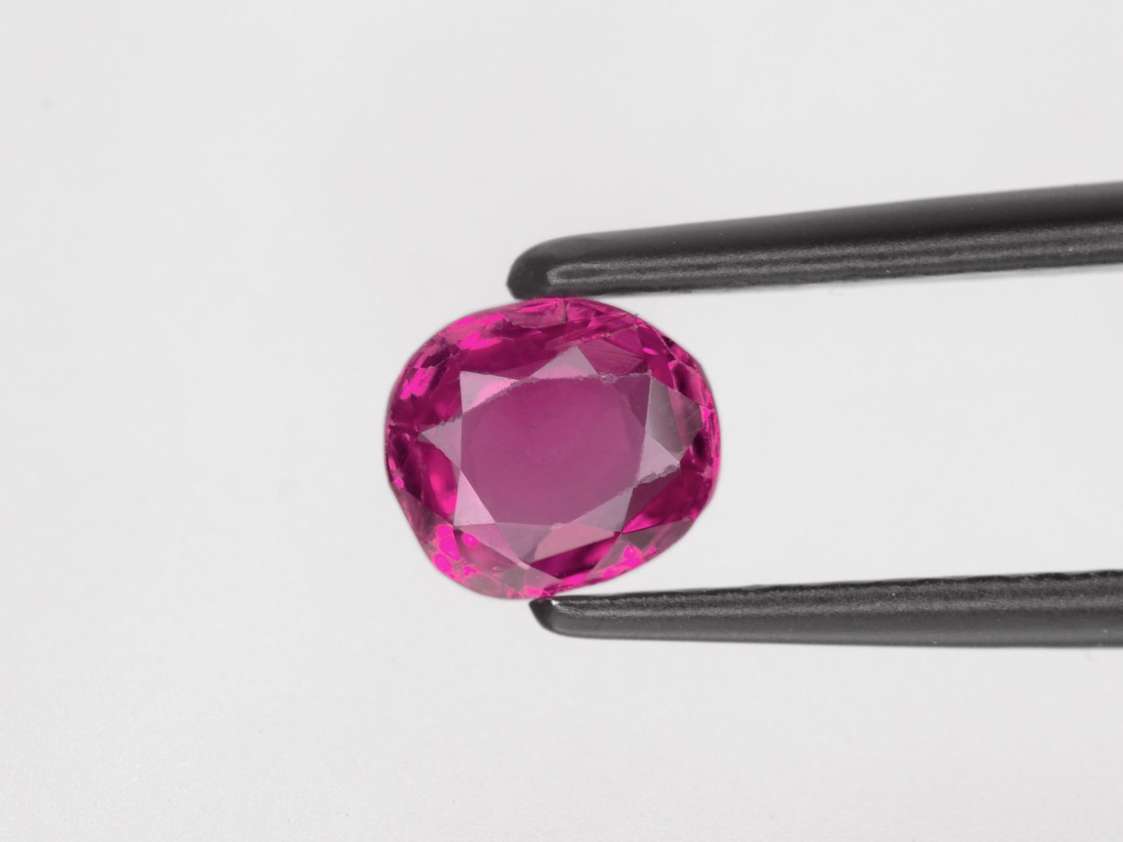 8800718-oval-lively-pink-red-igi-burma-natural-ruby-0.95-ct