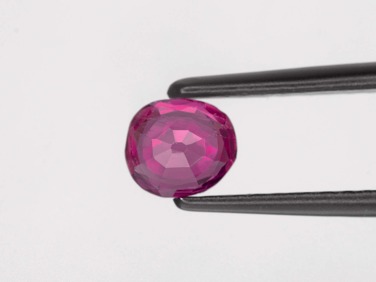 8800718-oval-lively-pink-red-igi-burma-natural-ruby-0.95-ct