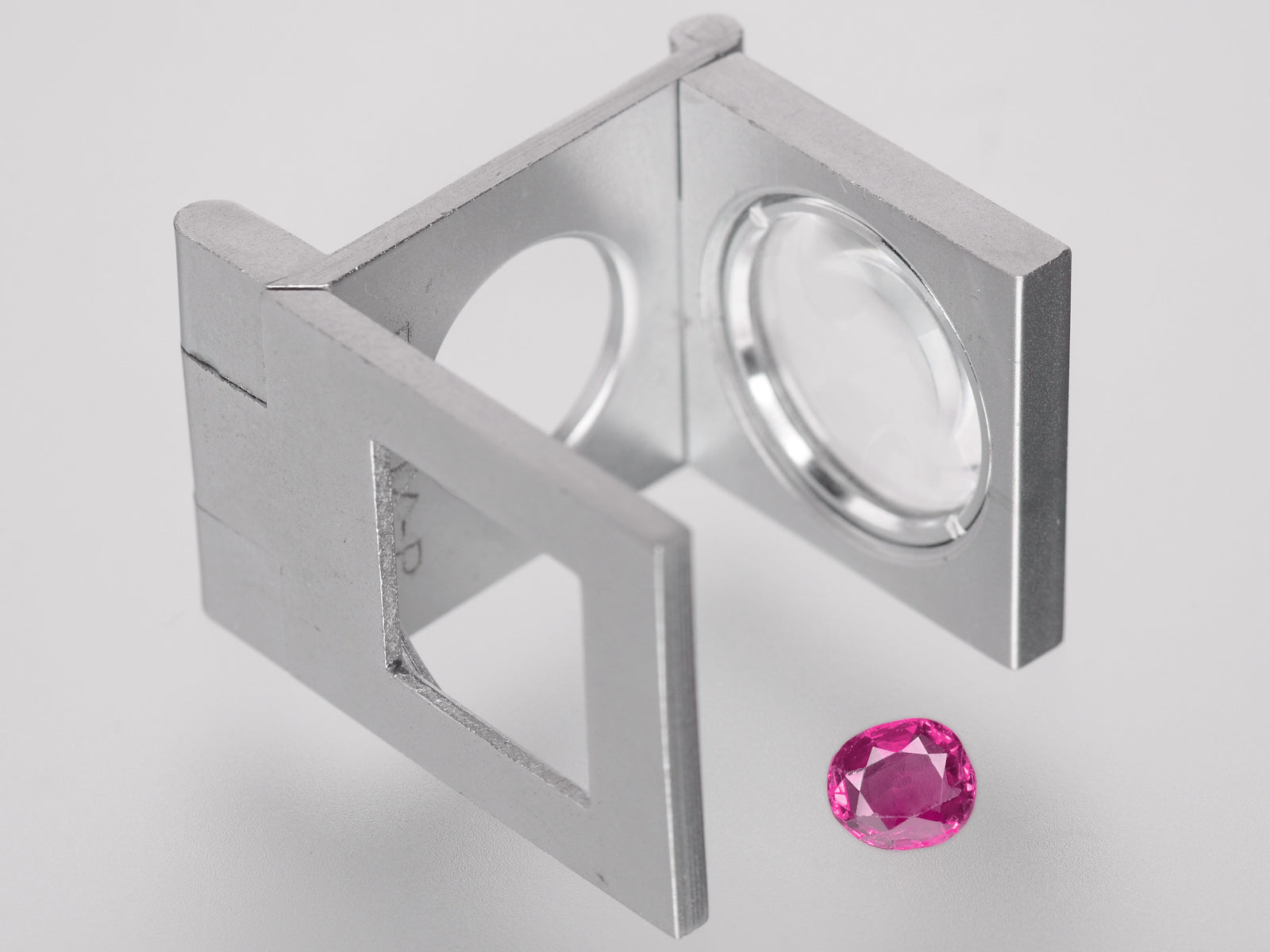 8800718-oval-lively-pink-red-igi-burma-natural-ruby-0.95-ct