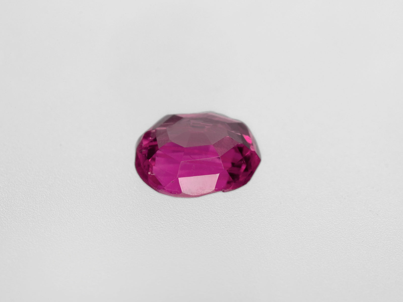 8800718-oval-lively-pink-red-igi-burma-natural-ruby-0.95-ct