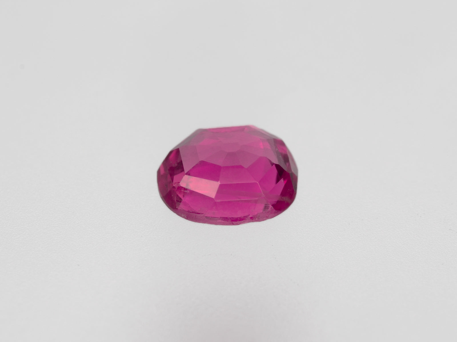 8800718-oval-lively-pink-red-igi-burma-natural-ruby-0.95-ct