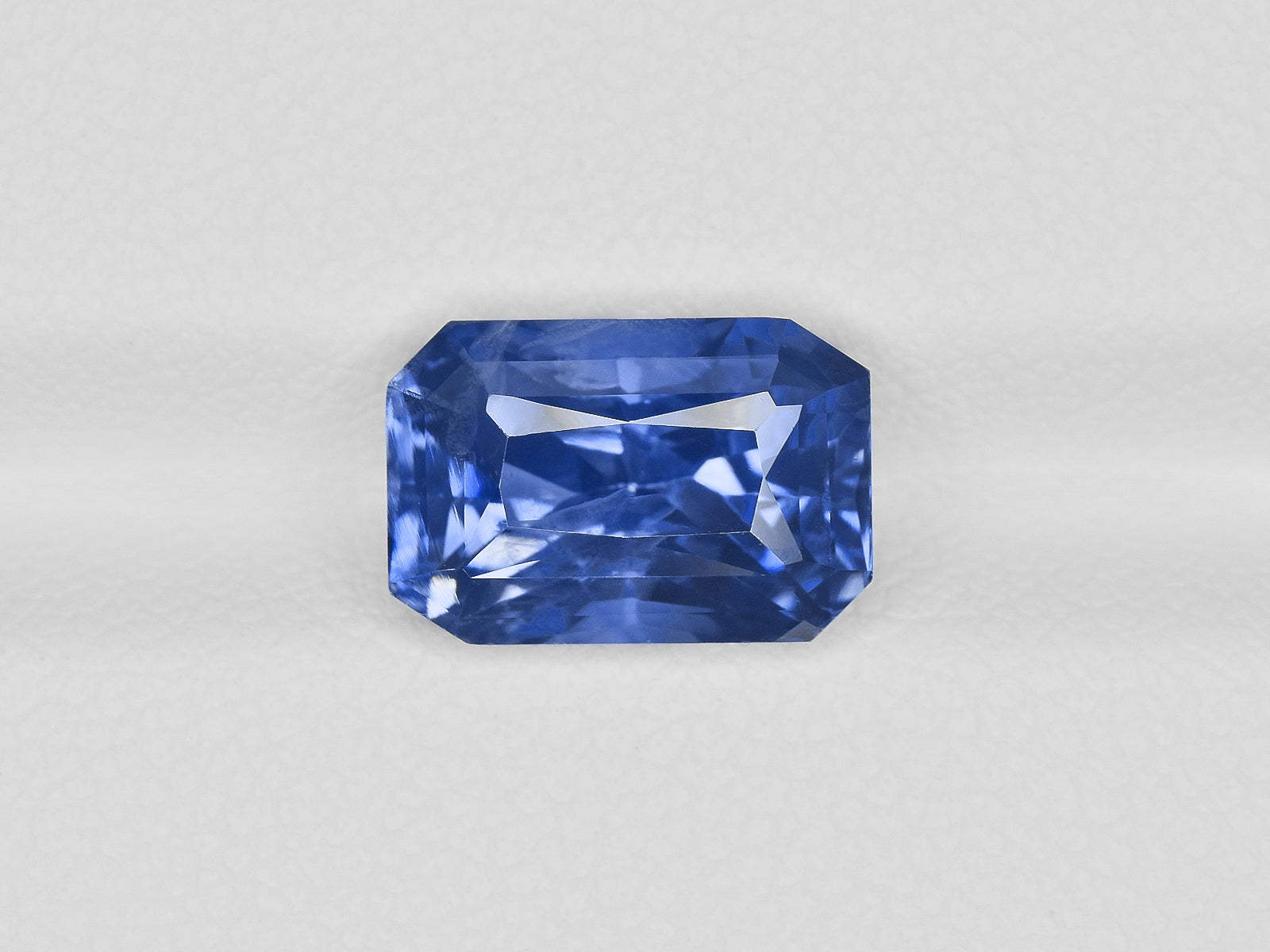 8801037-octagonal-lively-intense-blue-gia-igi-kashmir-natural-blue-sapphire-5.00-ct