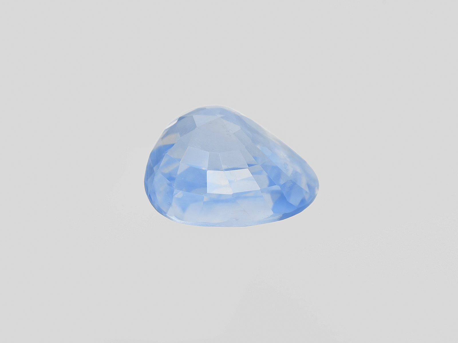 8801968-oval-velvety-pastel-blue-with-slight-yellowish-hue-gia-grs-igi-kashmir-natural-blue-sapphire-3.94-ct