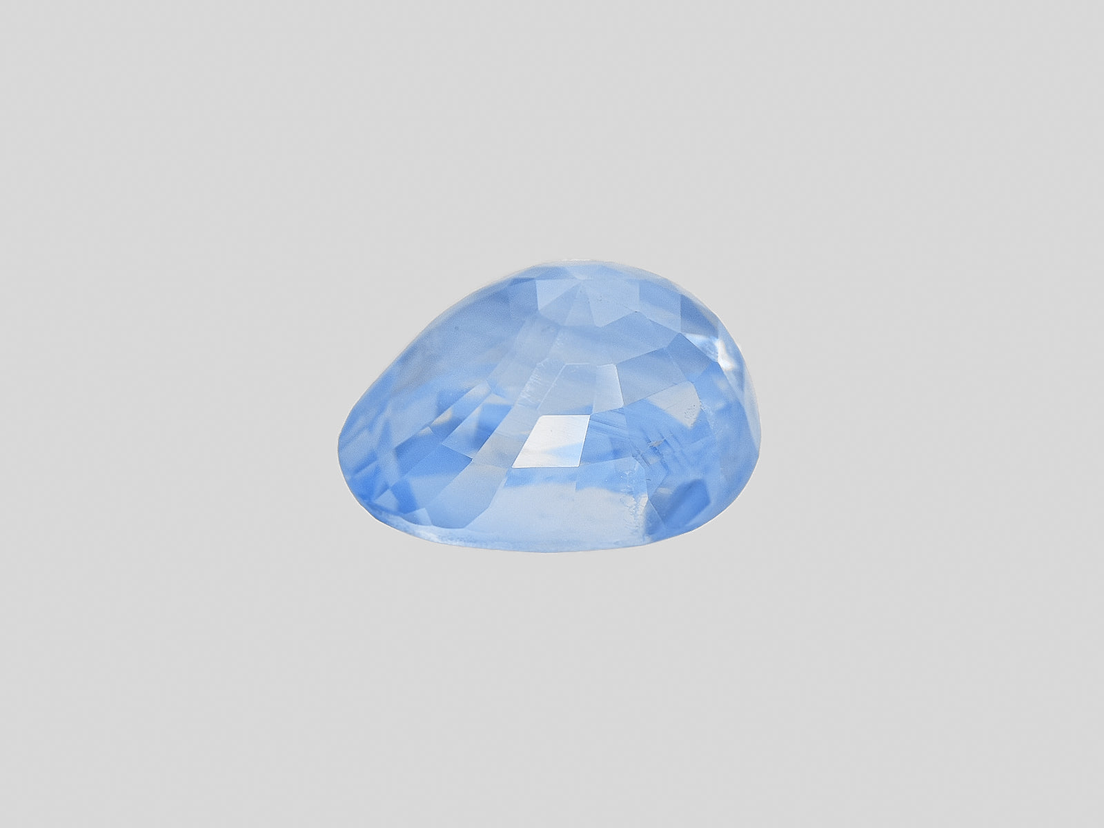 8801968-oval-velvety-pastel-blue-with-slight-yellowish-hue-gia-grs-igi-kashmir-natural-blue-sapphire-3.94-ct