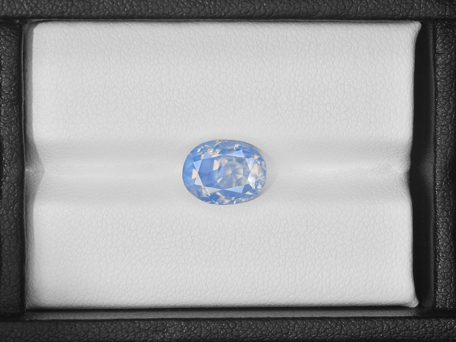 8801968-oval-velvety-pastel-blue-with-slight-yellowish-hue-gia-grs-igi-kashmir-natural-blue-sapphire-3.94-ct