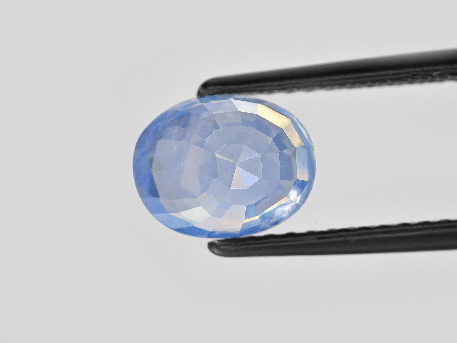 8801968-oval-velvety-pastel-blue-with-slight-yellowish-hue-gia-grs-igi-kashmir-natural-blue-sapphire-3.94-ct