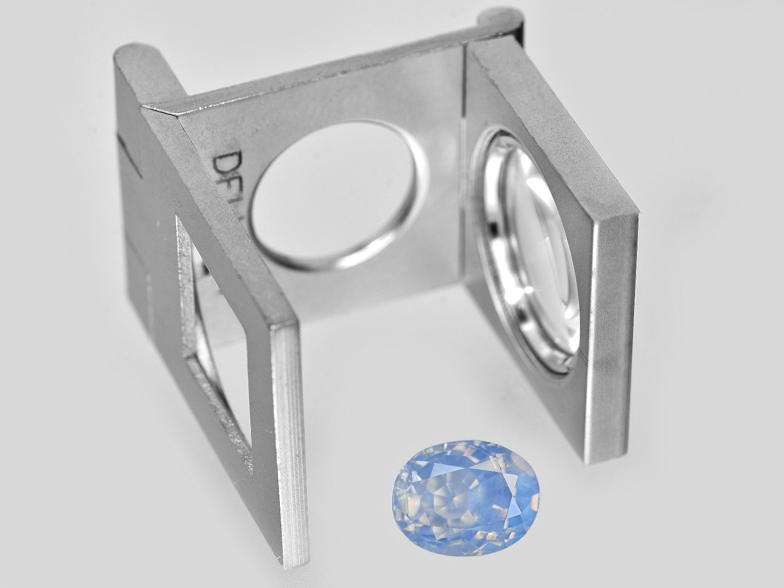 8801968-oval-velvety-pastel-blue-with-slight-yellowish-hue-gia-grs-igi-kashmir-natural-blue-sapphire-3.94-ct