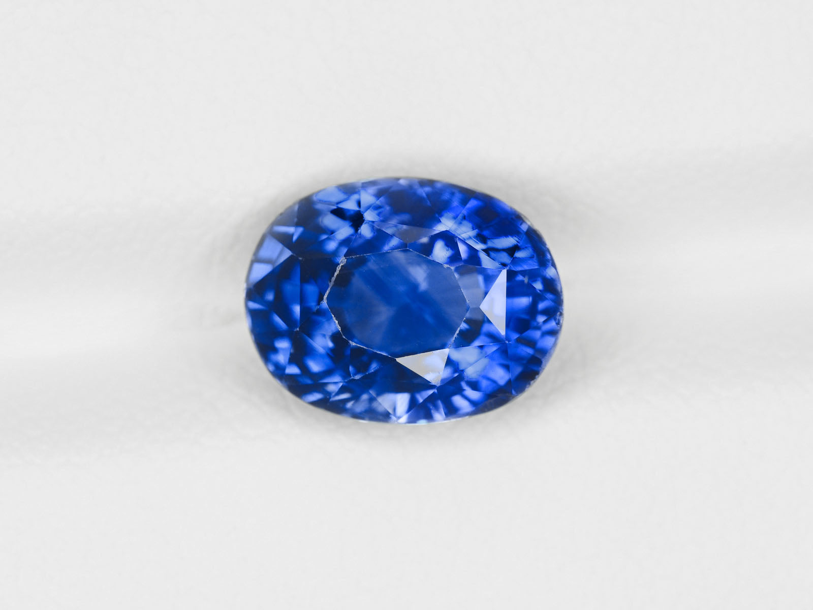8800249-oval-vivid-royal-blue-igi-kashmir-natural-blue-sapphire-3.57-ct