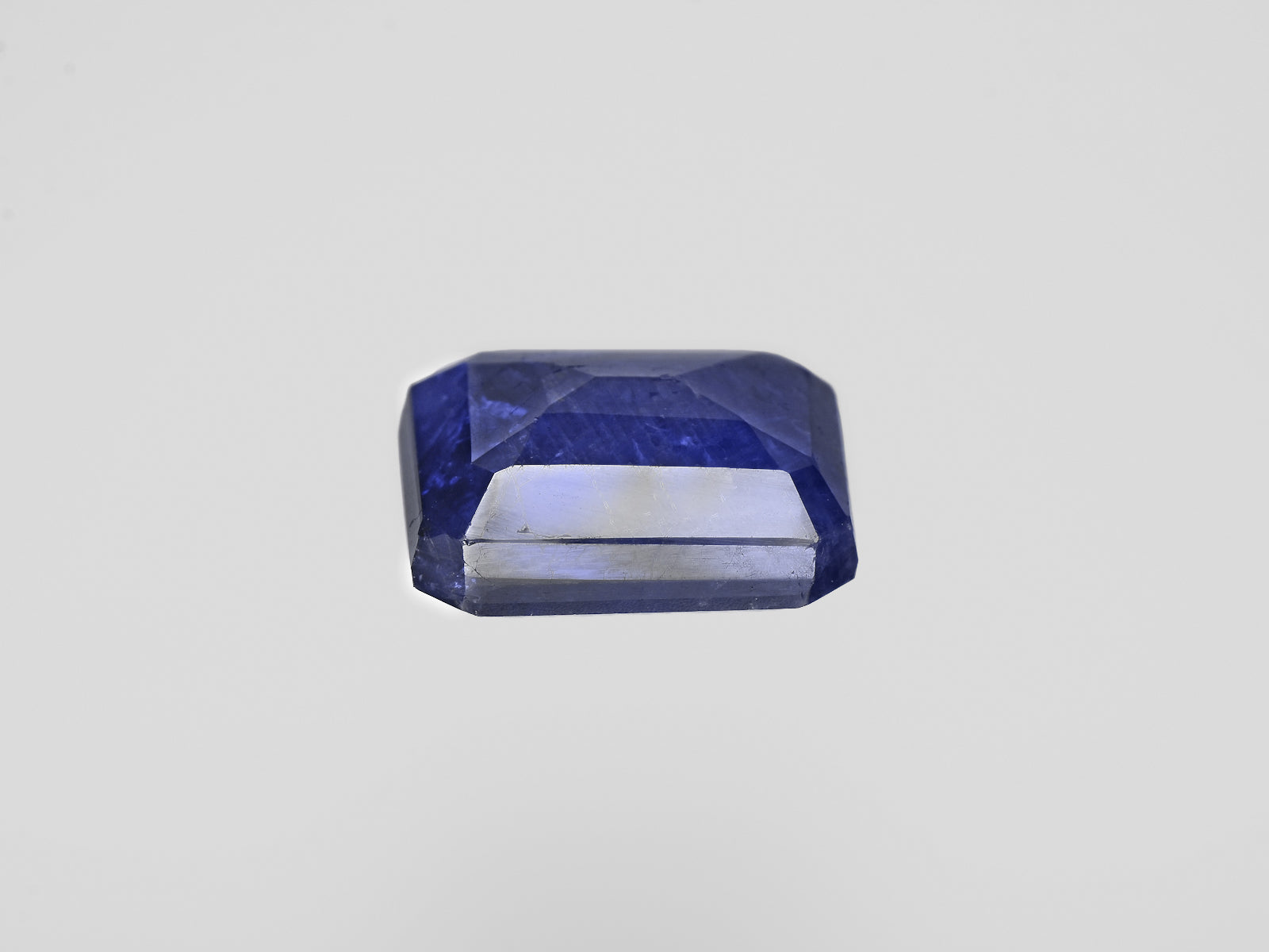 8801726-octagonal-dark-blue-igi-burma-natural-blue-sapphire-6.58-ct