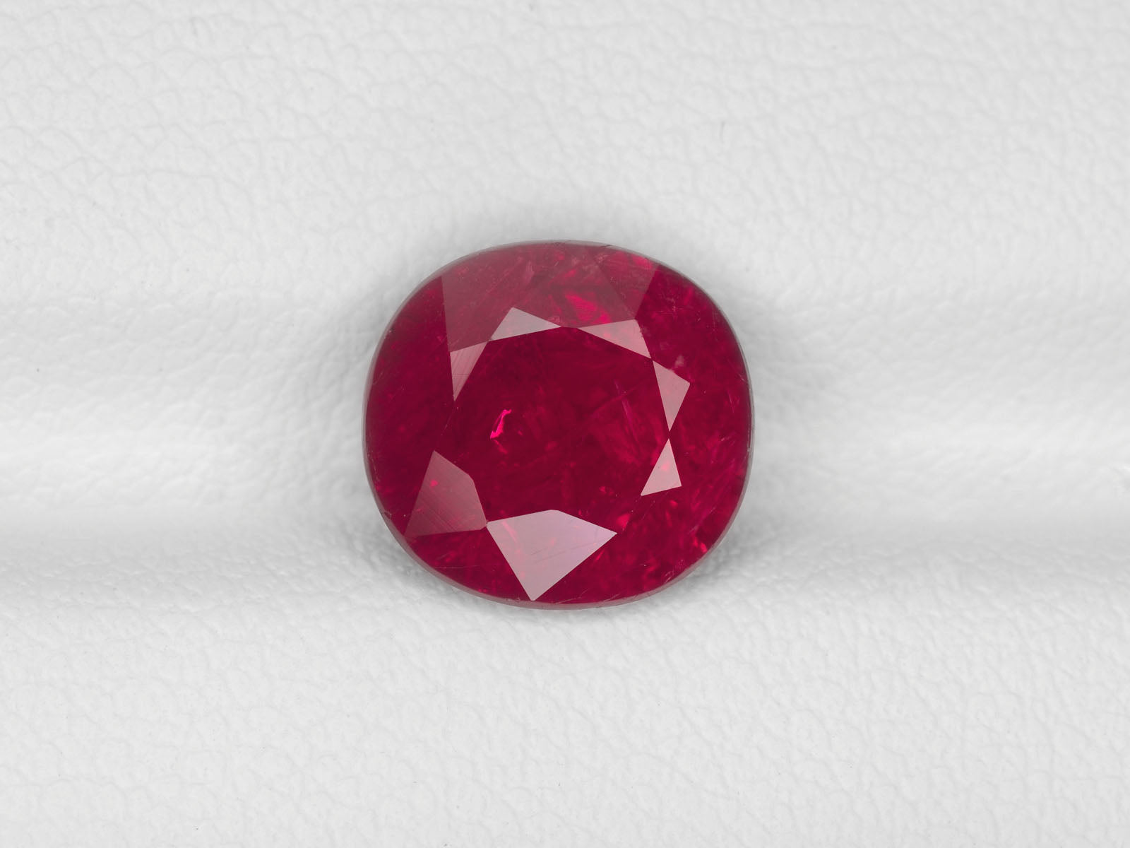 8800482-cushion-pigeon-blood-red-grs-gii-mozambique-natural-ruby-3.20-ct
