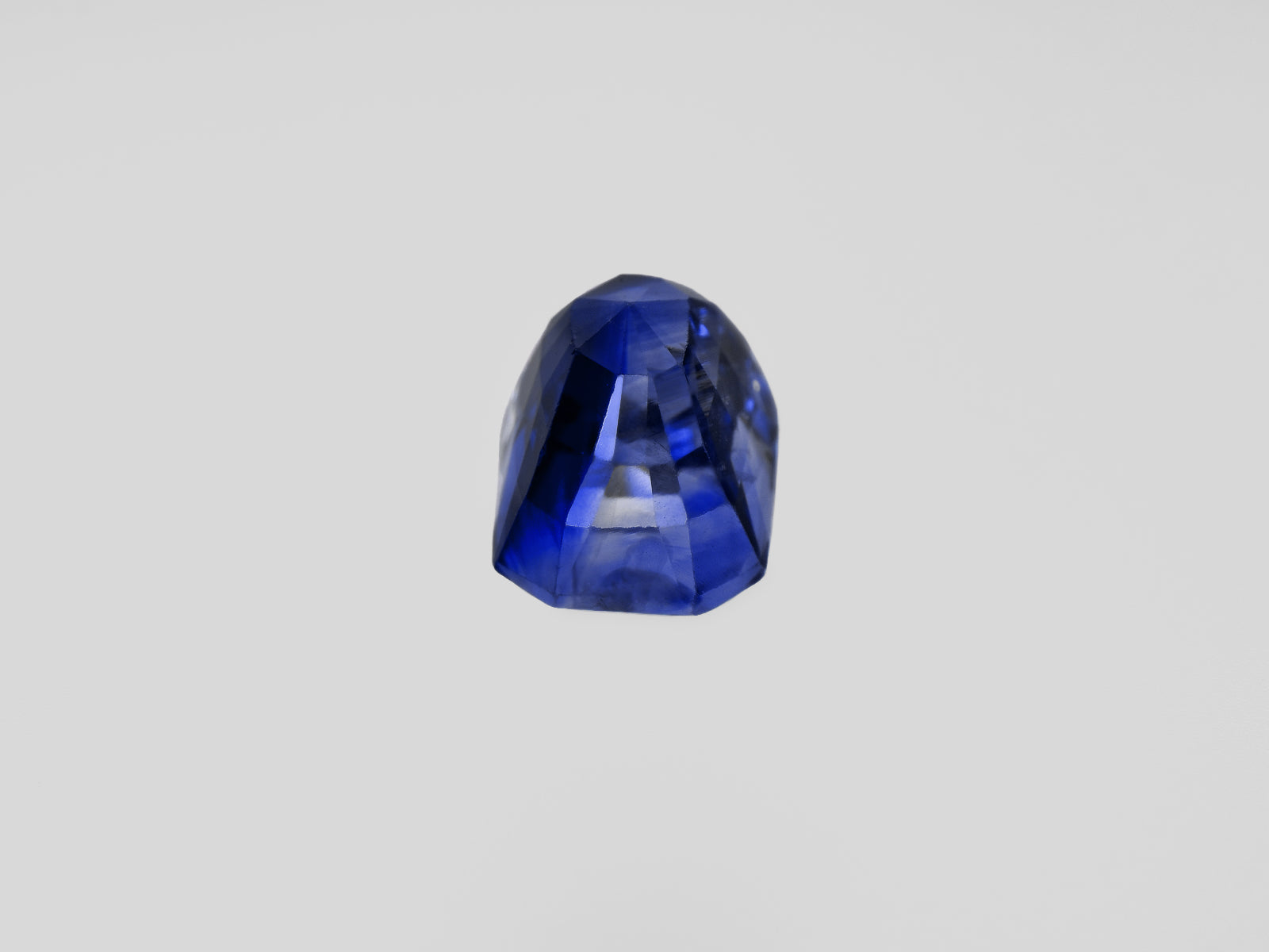 8801036-octagonal-royal-blue-ink-blue-color-zoning-gia-igi-kashmir-natural-blue-sapphire-5.26-ct