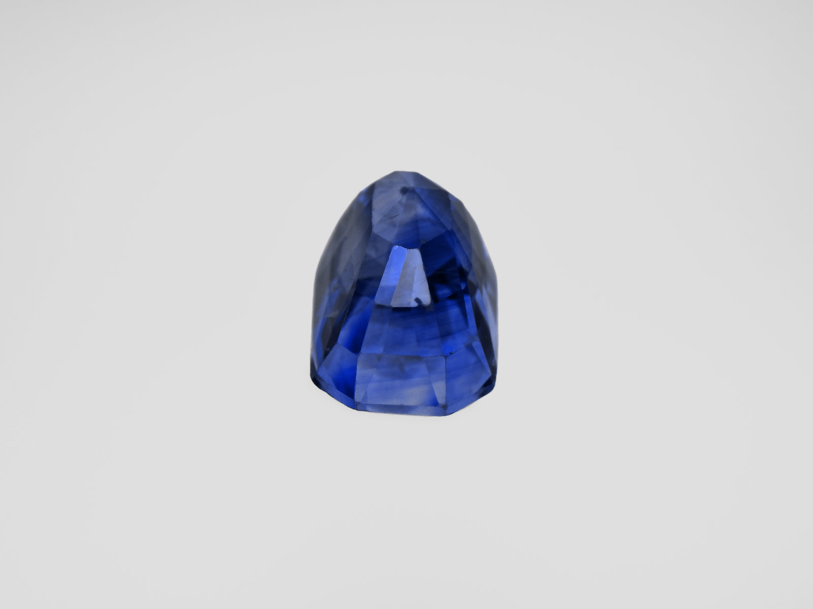 8801036-octagonal-royal-blue-ink-blue-color-zoning-gia-igi-kashmir-natural-blue-sapphire-5.26-ct