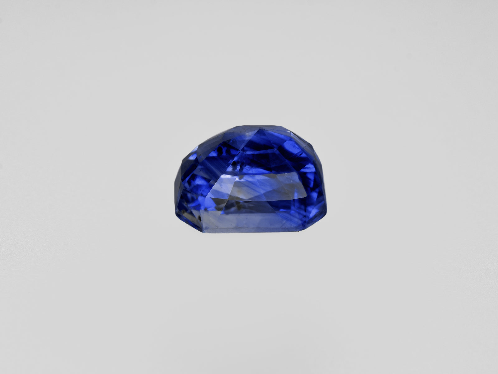8801036-octagonal-royal-blue-ink-blue-color-zoning-gia-igi-kashmir-natural-blue-sapphire-5.26-ct
