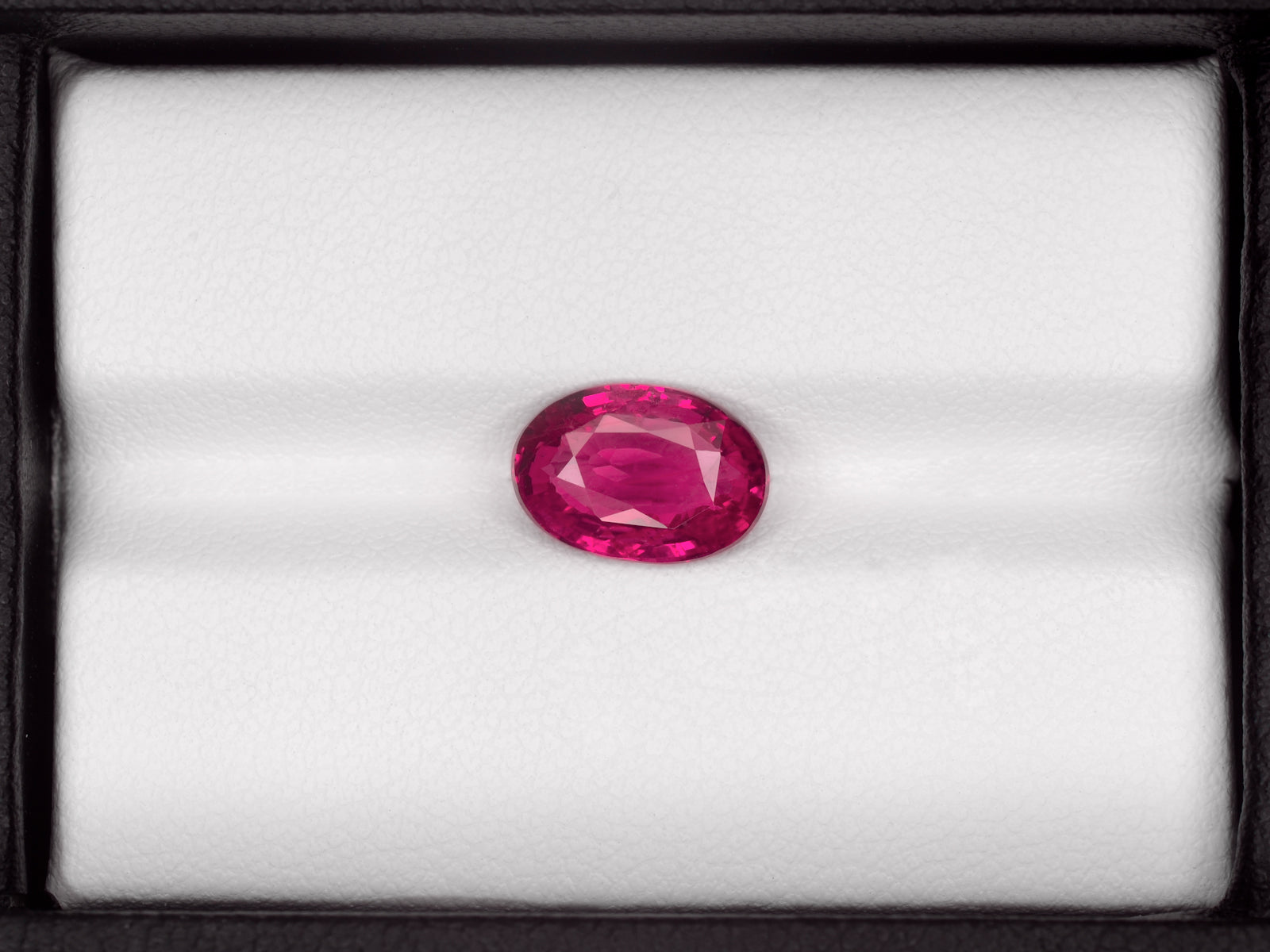 8800724-oval-lively-pinkish-red-grs-mozambique-natural-ruby-2.51-ct