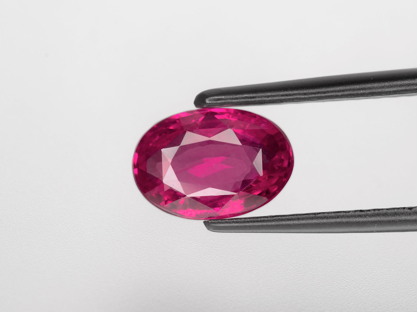 8800724-oval-lively-pinkish-red-grs-mozambique-natural-ruby-2.51-ct