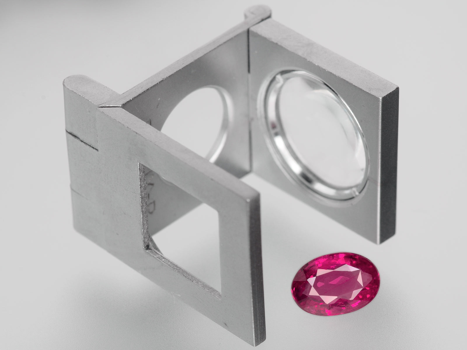 8800724-oval-lively-pinkish-red-grs-mozambique-natural-ruby-2.51-ct