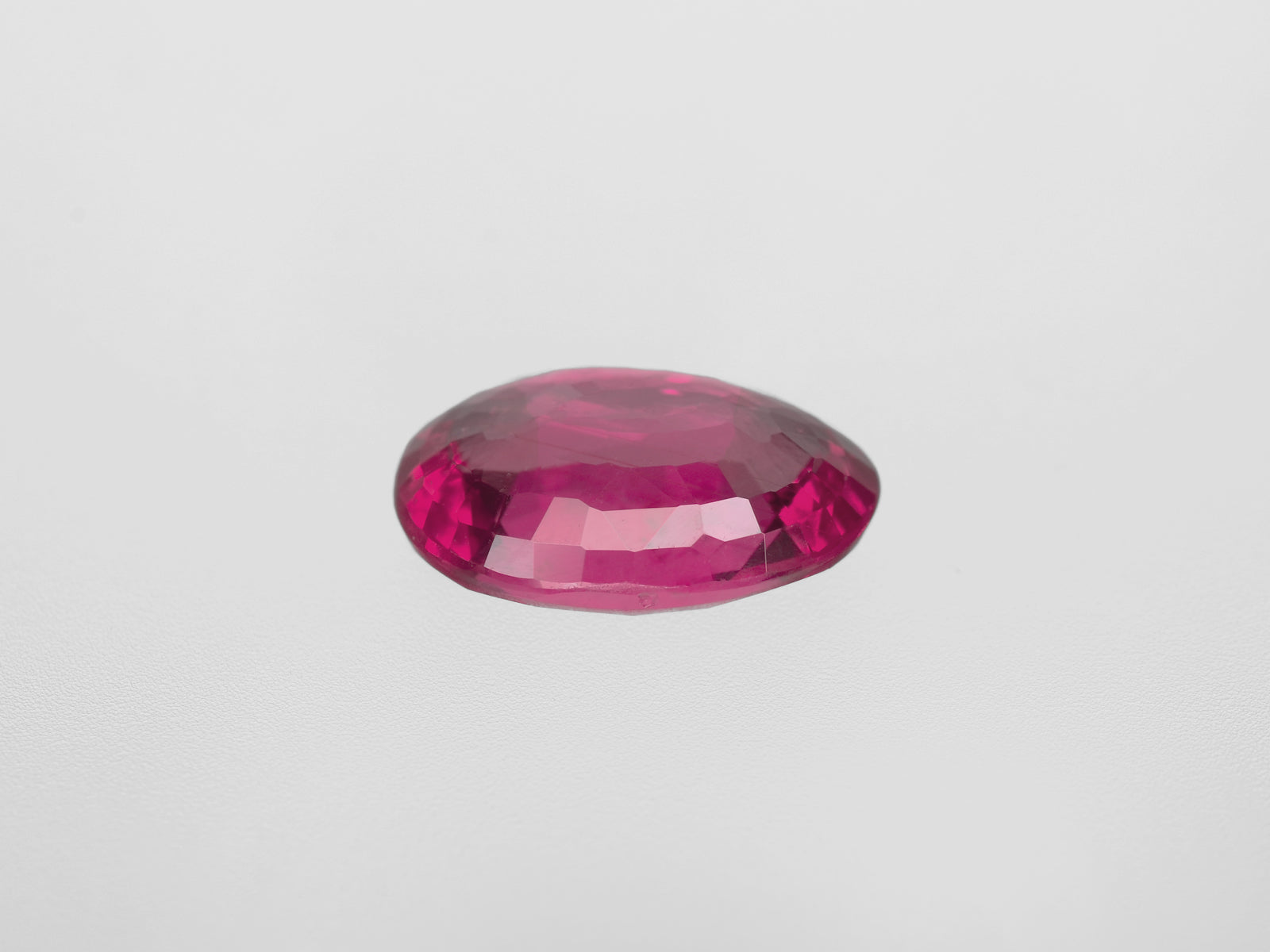 8800724-oval-lively-pinkish-red-grs-mozambique-natural-ruby-2.51-ct