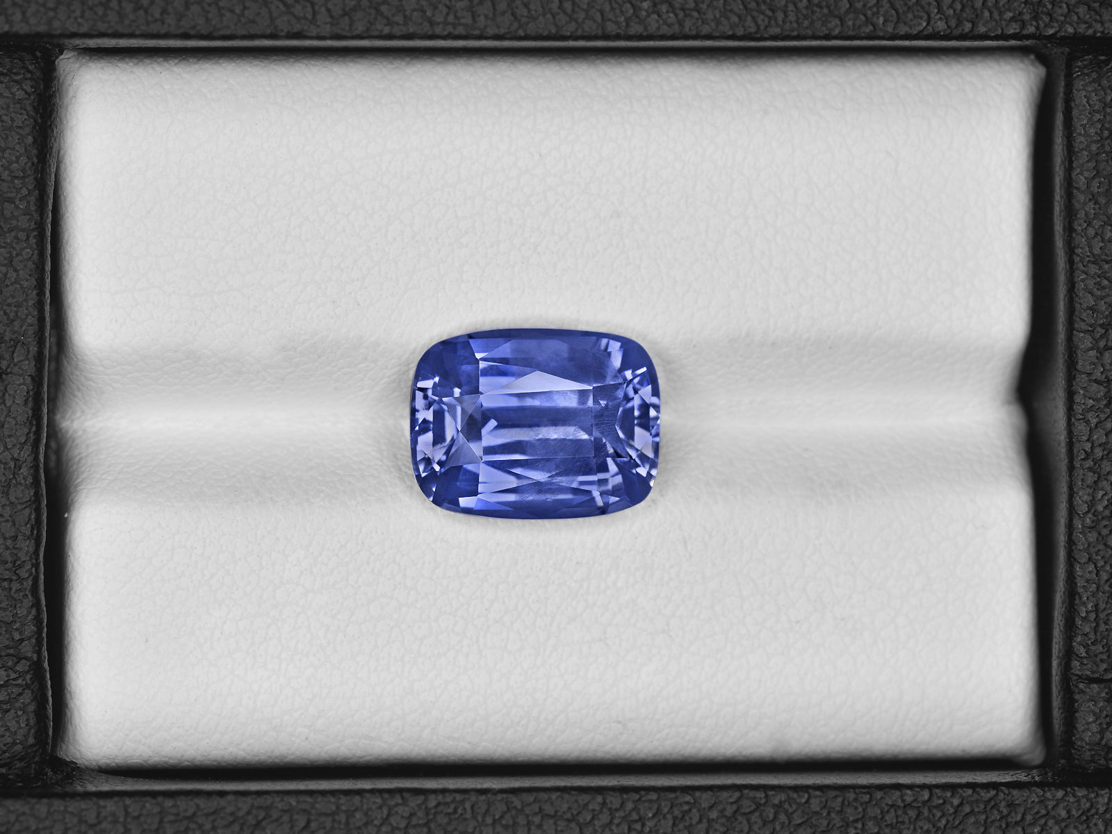 8801725-cushion-velvety-intense-blue-grs-sri-lanka-natural-blue-sapphire-5.92-ct