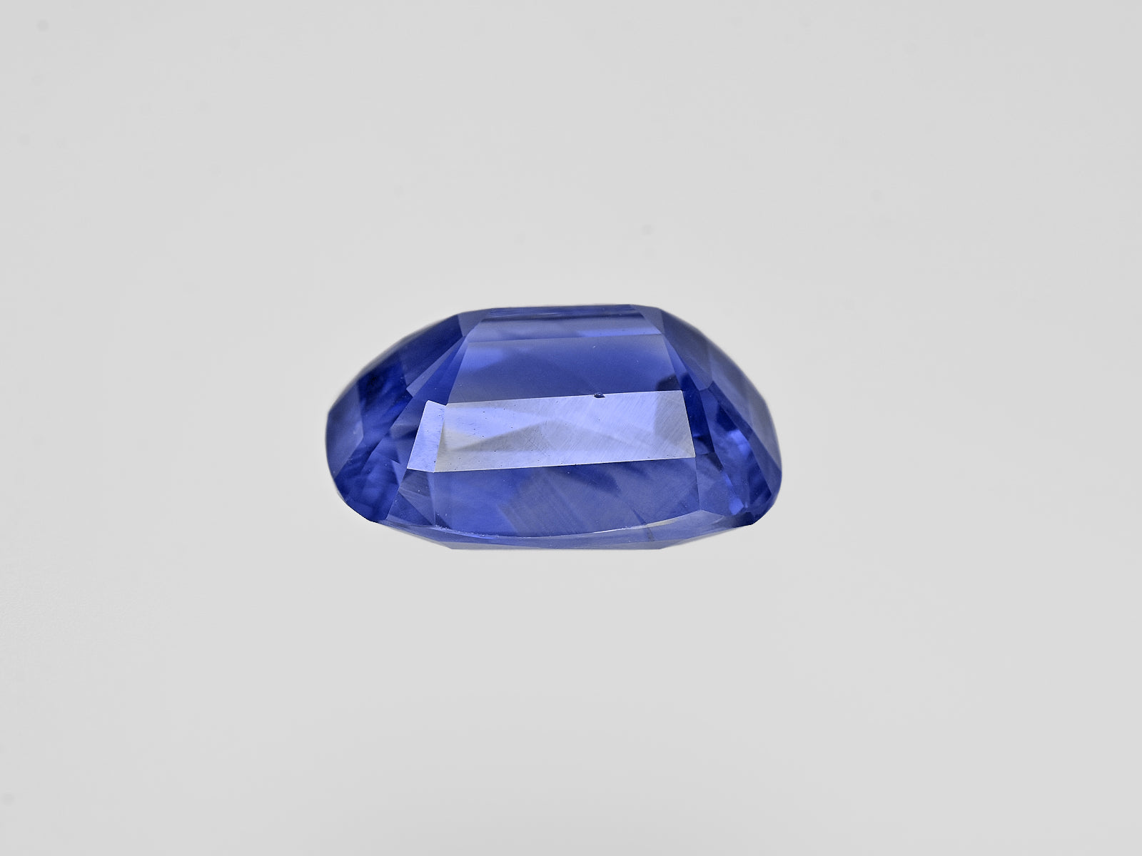 8801725-cushion-velvety-intense-blue-grs-sri-lanka-natural-blue-sapphire-5.92-ct