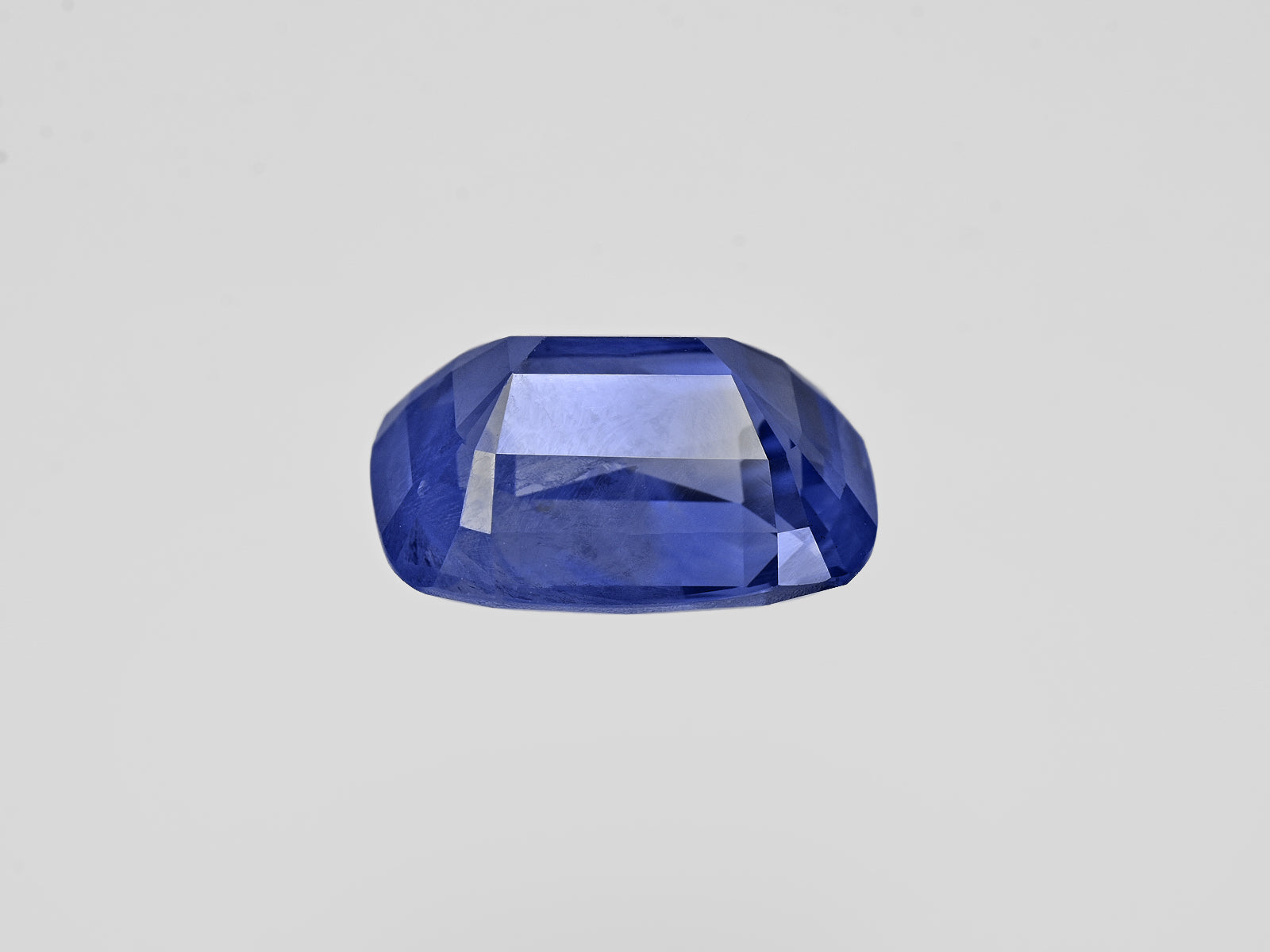 8801725-cushion-velvety-intense-blue-grs-sri-lanka-natural-blue-sapphire-5.92-ct