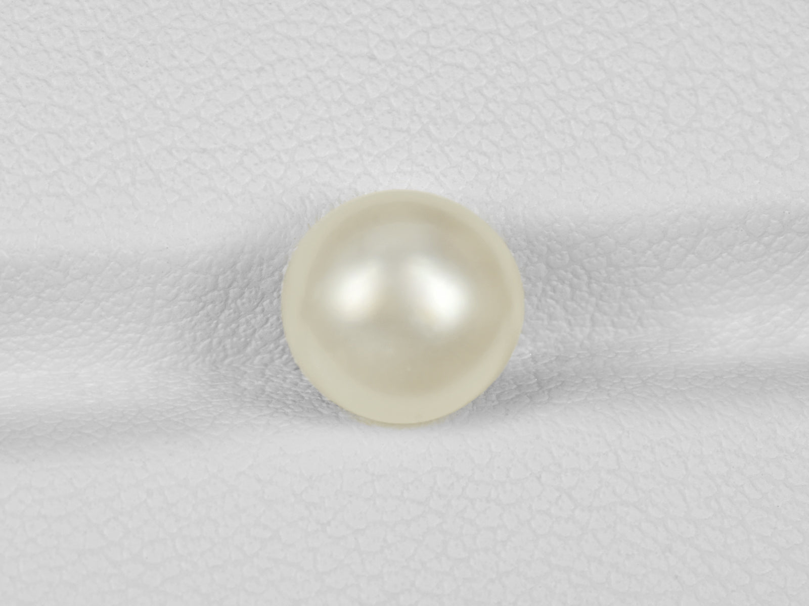 8801075-cabochon-creamy-white-ptl-venezuela-natural-pearl-3.46-ct