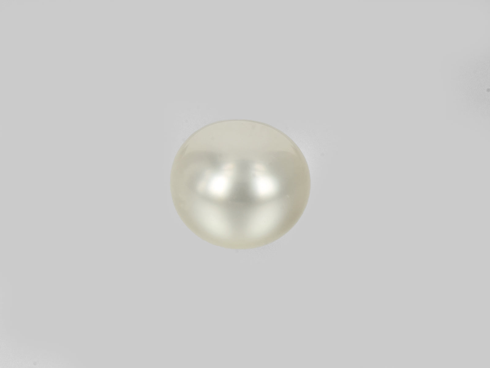 8801075-cabochon-creamy-white-ptl-venezuela-natural-pearl-3.46-ct