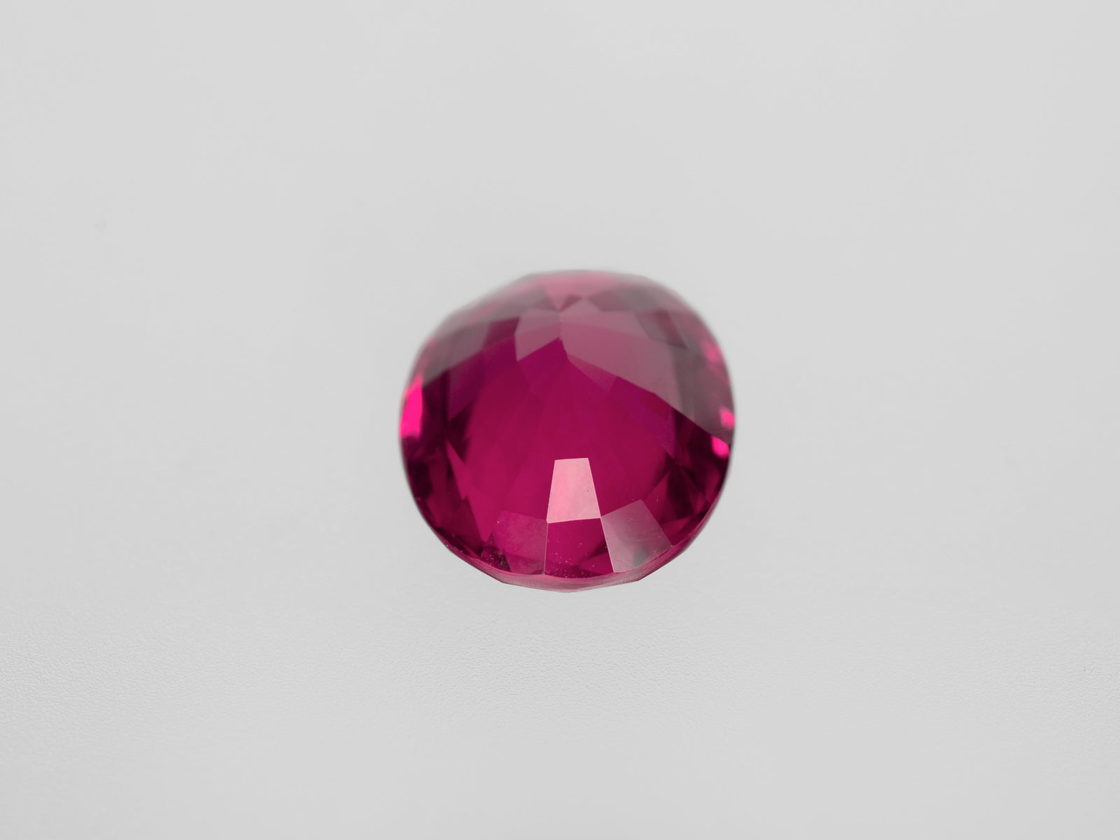 8800725-oval-velvety-pinkish-red-grs-gii-mozambique-natural-ruby-3.15-ct