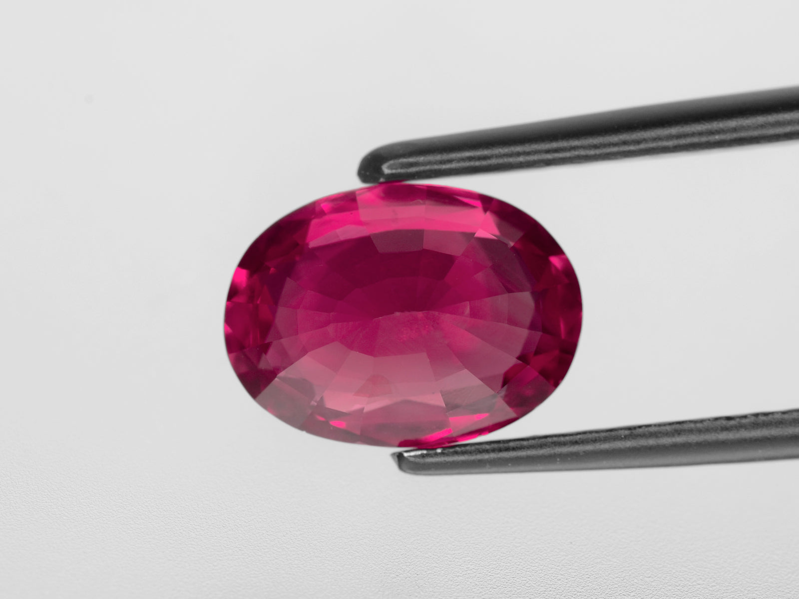8800725-oval-velvety-pinkish-red-grs-gii-mozambique-natural-ruby-3.15-ct