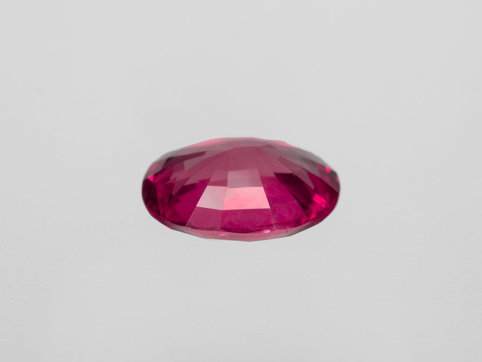 8800725-oval-velvety-pinkish-red-grs-gii-mozambique-natural-ruby-3.15-ct
