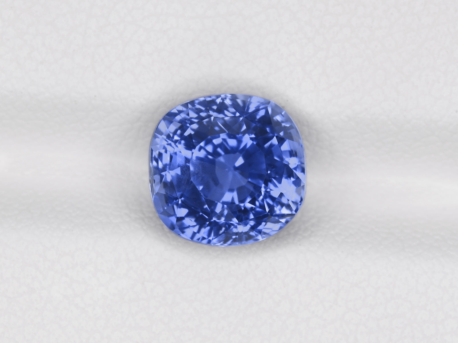 8800729-cushion-lustrous-cornflower-blue-grs-madagascar-natural-blue-sapphire-4.56-ct