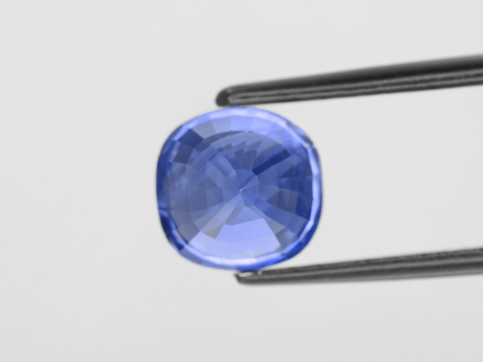 8800729-cushion-lustrous-cornflower-blue-grs-madagascar-natural-blue-sapphire-4.56-ct