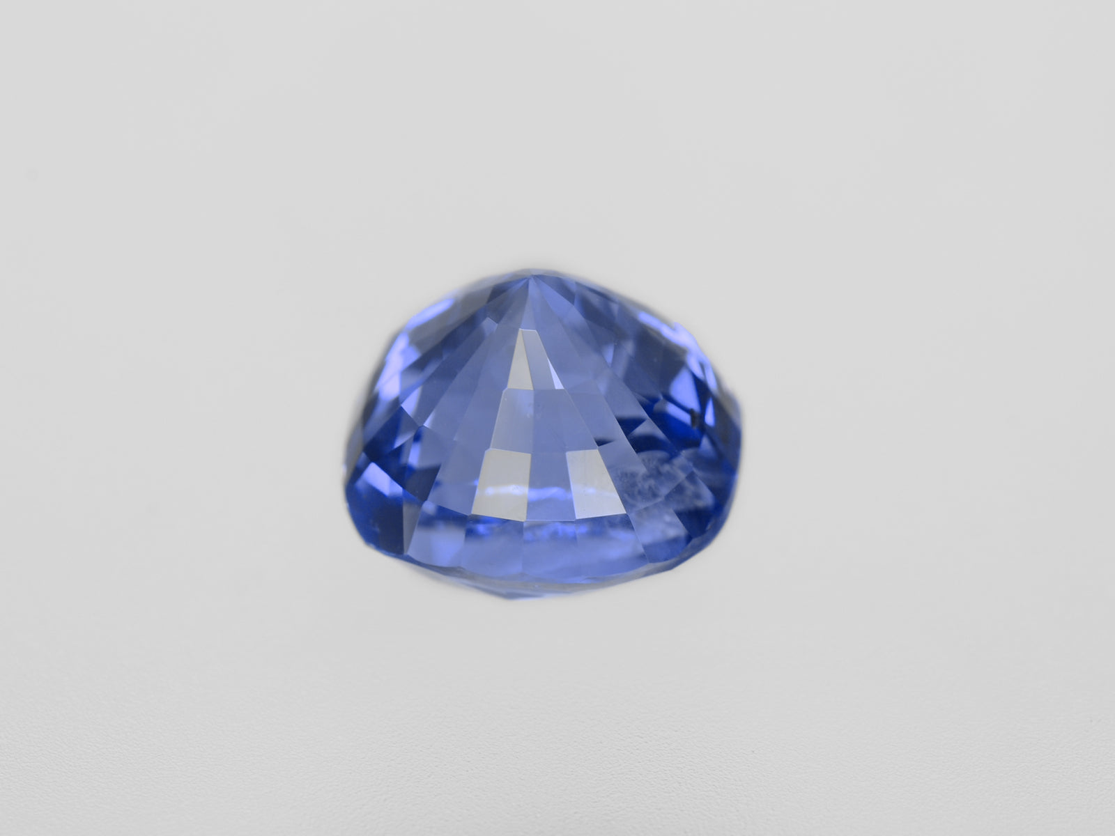 8800729-cushion-lustrous-cornflower-blue-grs-madagascar-natural-blue-sapphire-4.56-ct