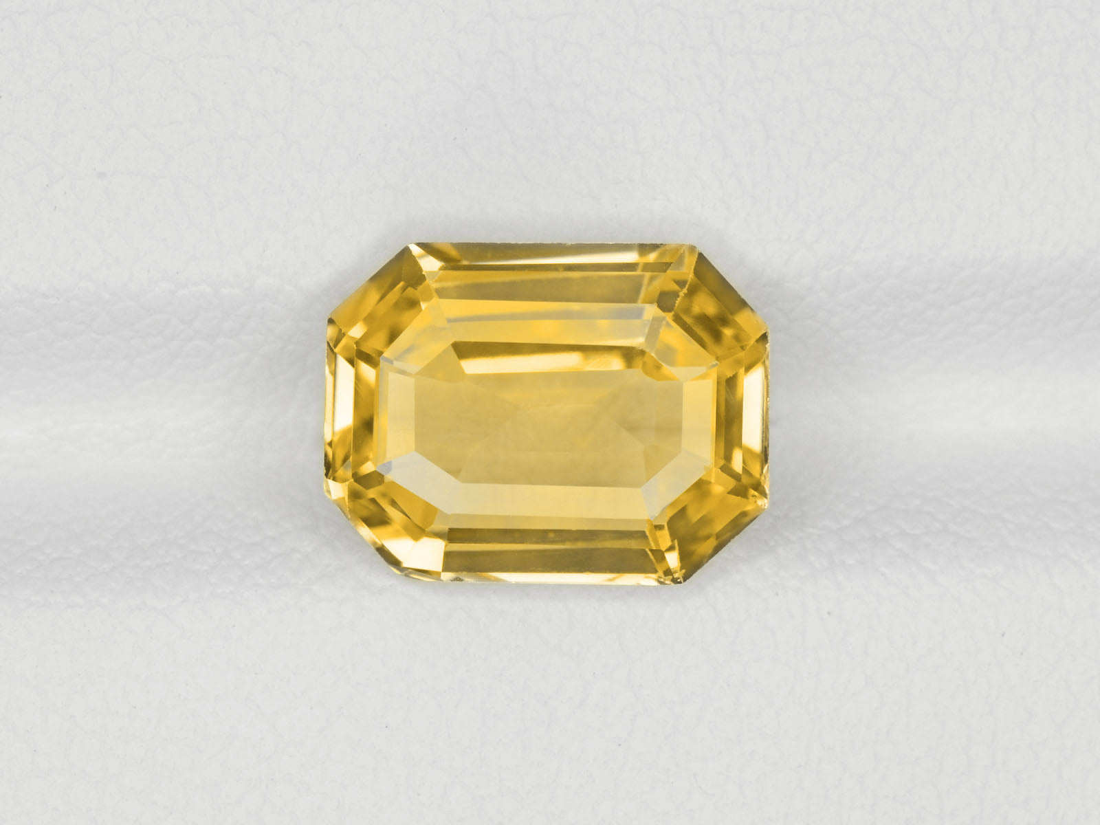 8800253-octagonal-lustrous-intense-yellow-grs-sri-lanka-natural-yellow-sapphire-4.09-ct