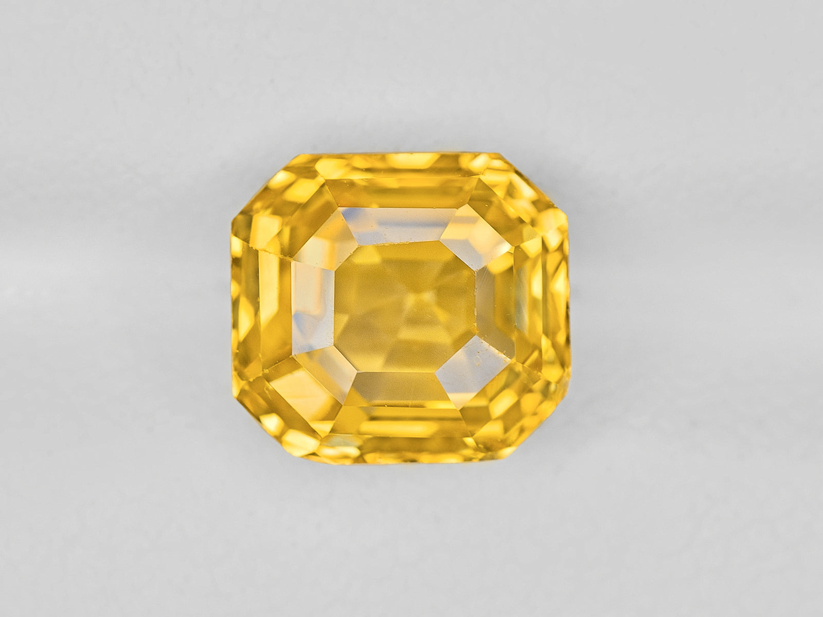 8801520-octagonal-lustrous-intense-yellow-grs-sri-lanka-natural-yellow-sapphire-4.14-ct