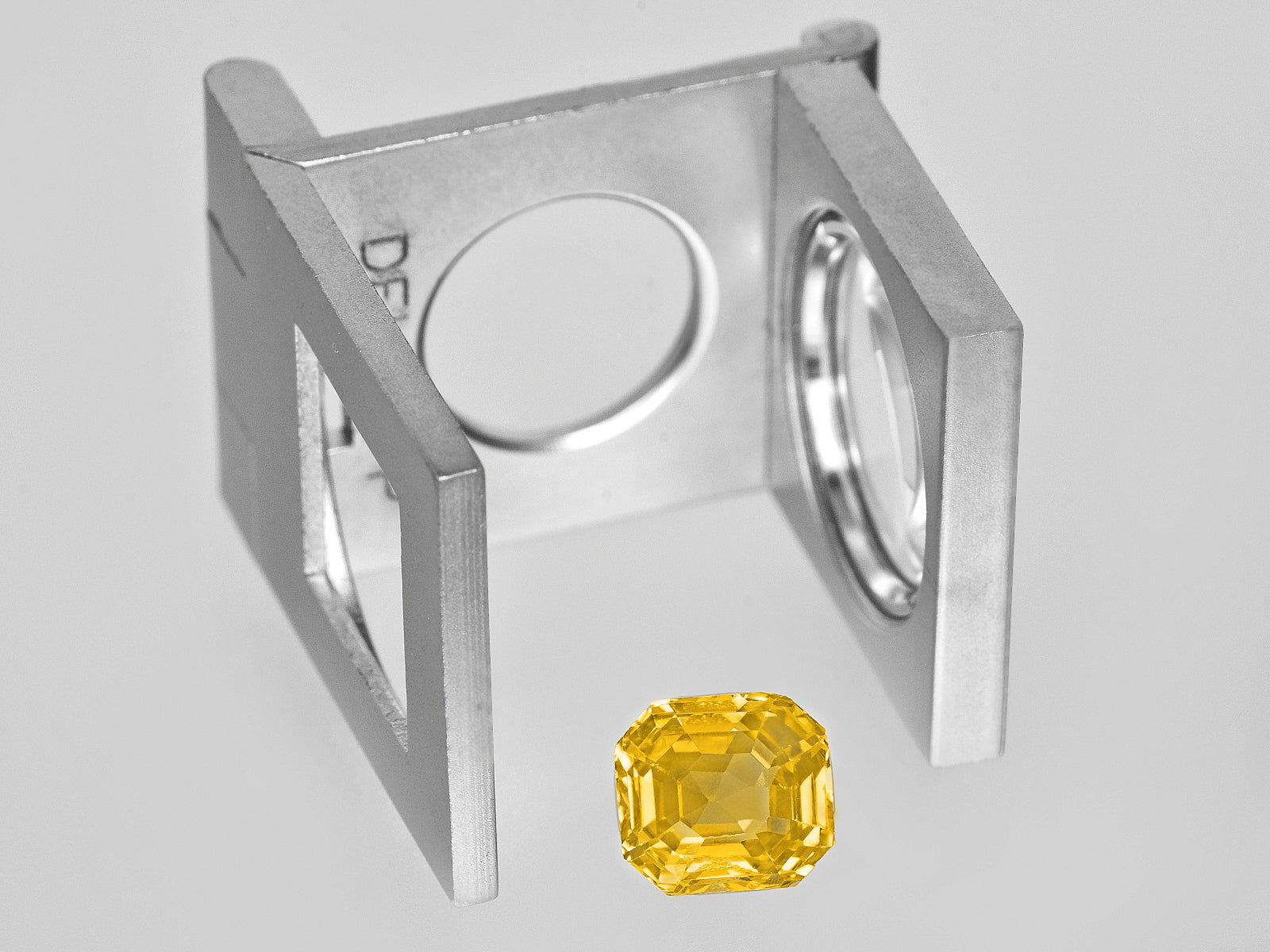 8801520-octagonal-lustrous-intense-yellow-grs-sri-lanka-natural-yellow-sapphire-4.14-ct