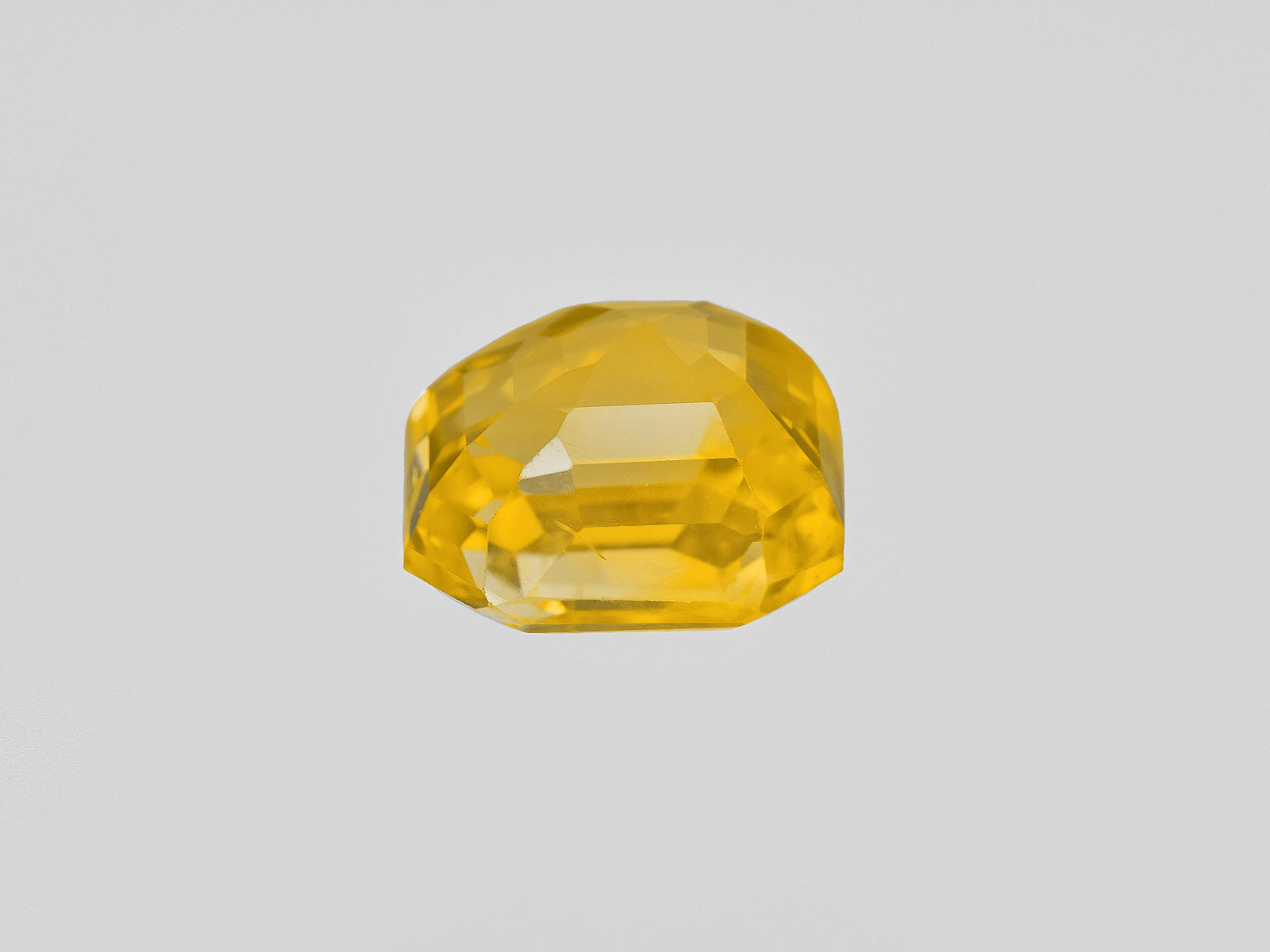 8801520-octagonal-lustrous-intense-yellow-grs-sri-lanka-natural-yellow-sapphire-4.14-ct