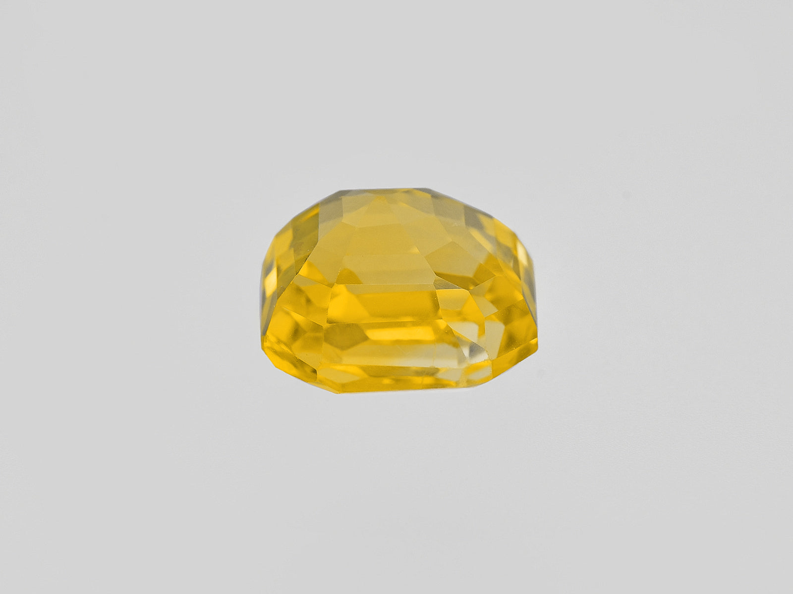 8801520-octagonal-lustrous-intense-yellow-grs-sri-lanka-natural-yellow-sapphire-4.14-ct