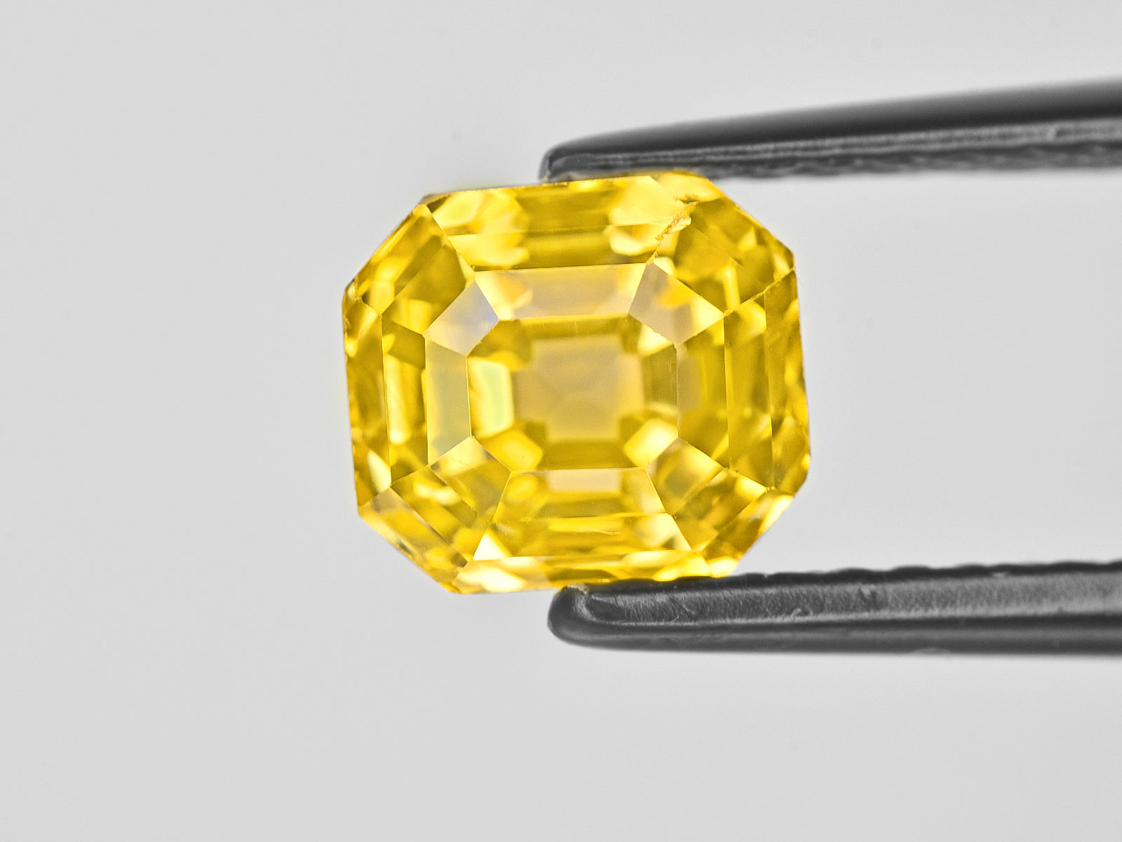 8801519-octagonal-fiery-vivid-yellow-grs-sri-lanka-natural-yellow-sapphire-3.97-ct