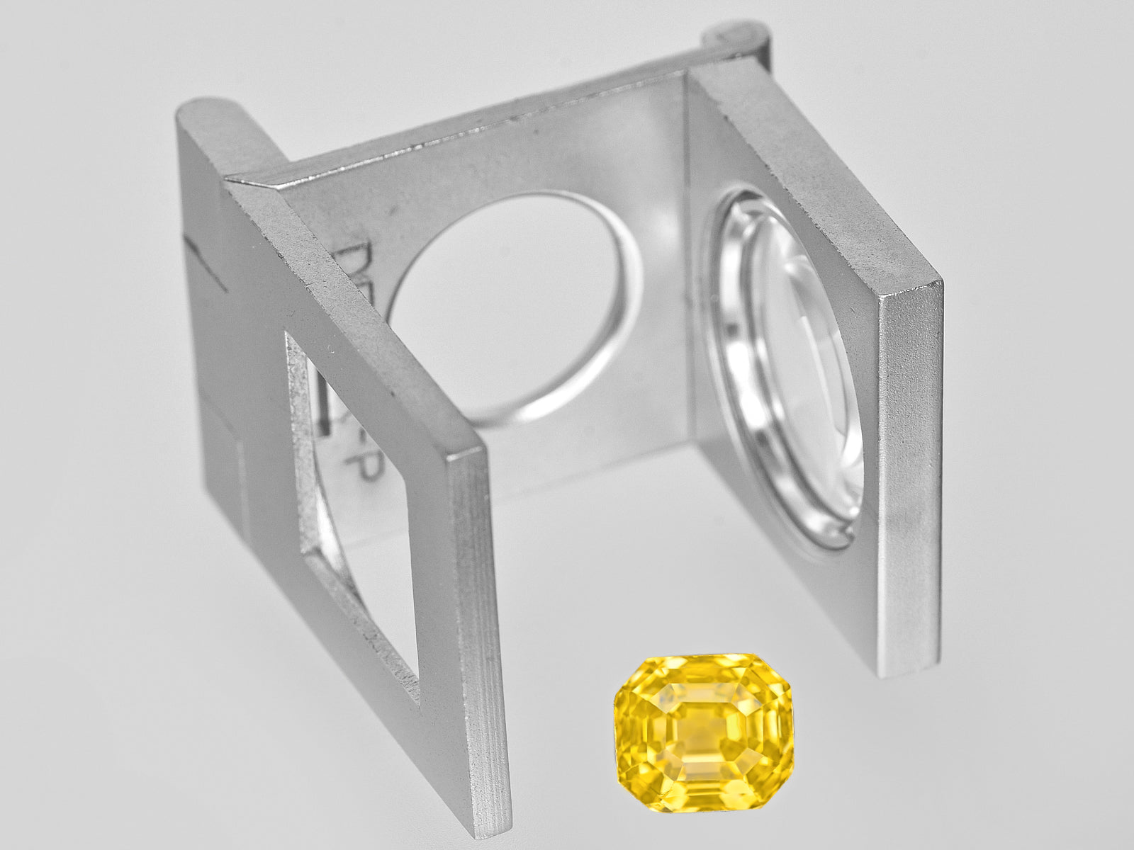8801519-octagonal-fiery-vivid-yellow-grs-sri-lanka-natural-yellow-sapphire-3.97-ct