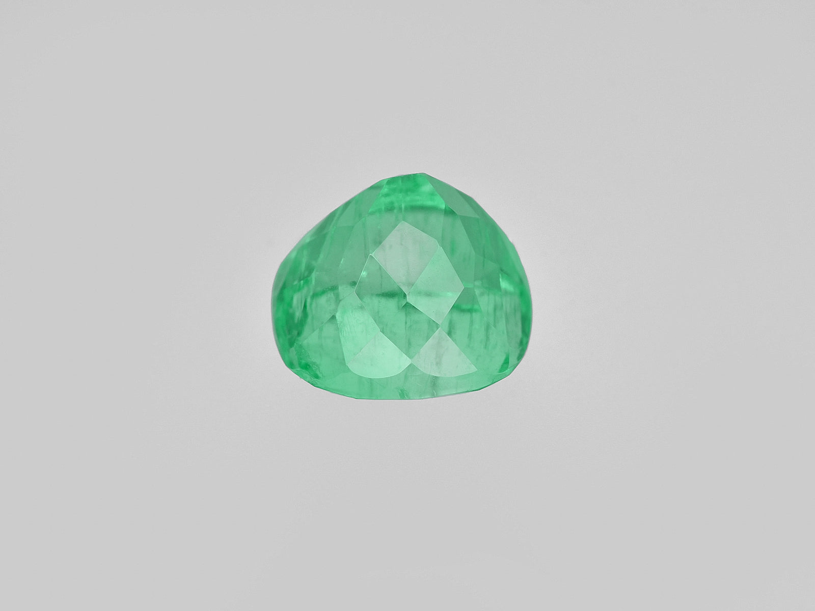 8801344-cushion-lively-green-grs-colombia-natural-emerald-4.92-ct