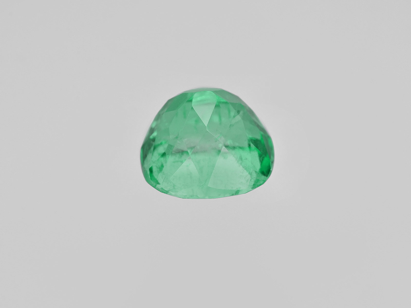 8801344-cushion-lively-green-grs-colombia-natural-emerald-4.92-ct