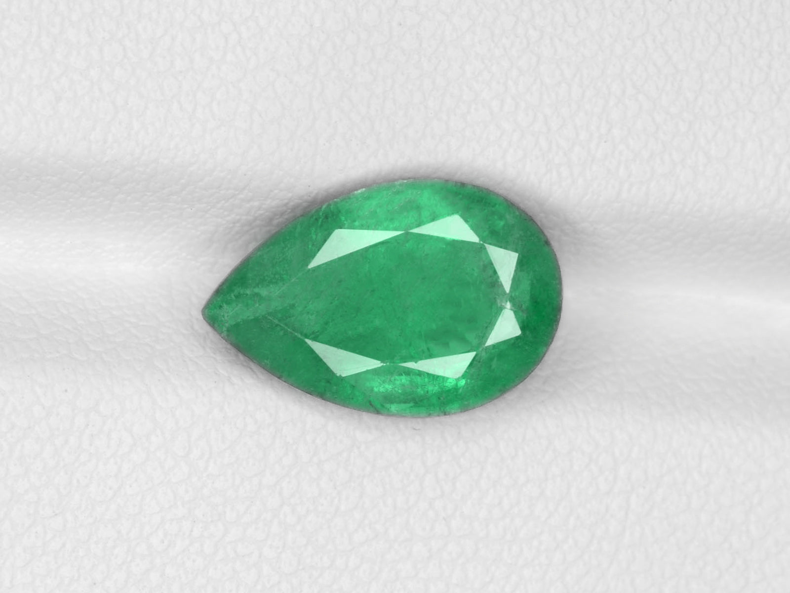 8800555-pear-intense-green-igi-zambia-natural-emerald-3.51-ct
