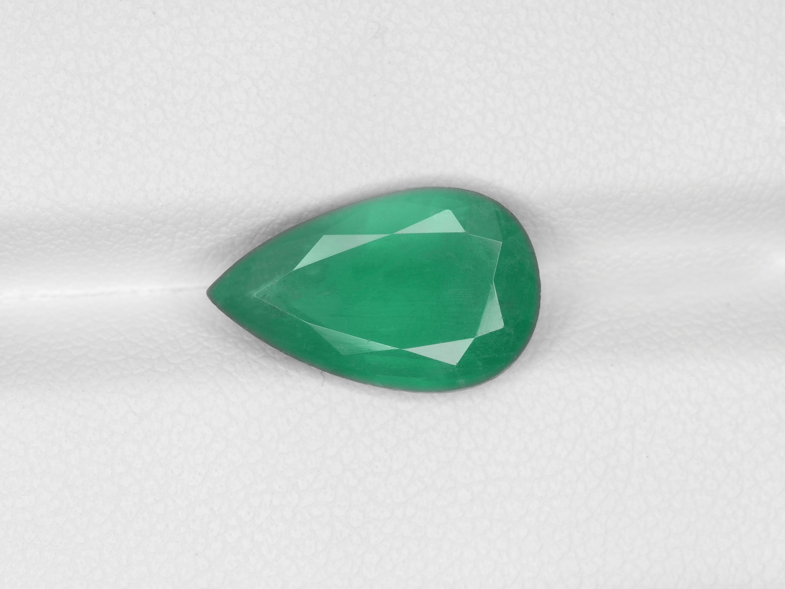 8800556-pear-velvety-green-igi-zambia-natural-emerald-3.47-ct