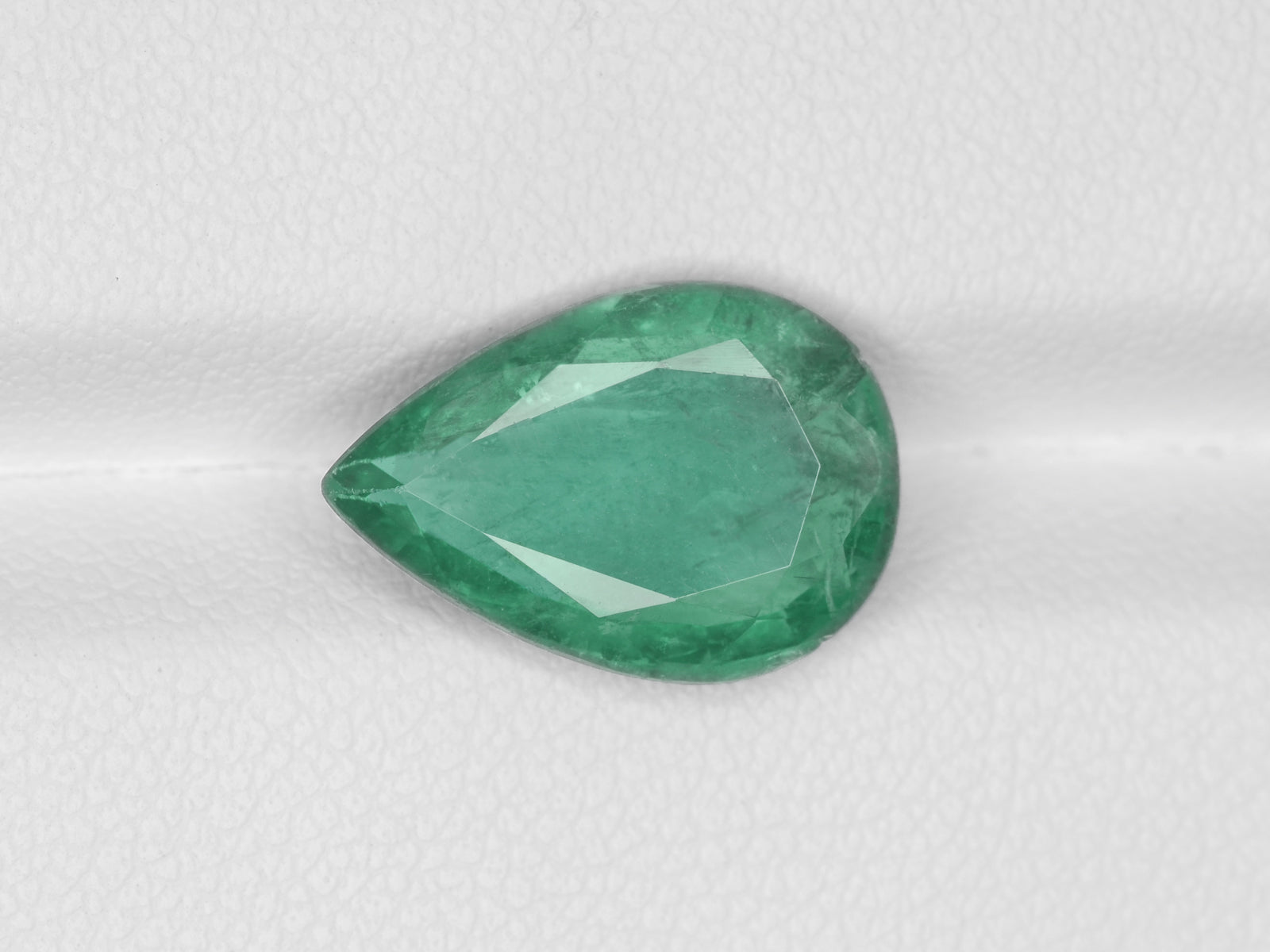 8800557-pear-green-igi-zambia-natural-emerald-3.63-ct