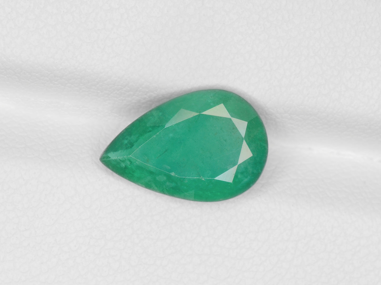 8800558-pear-medium-green-igi-zambia-natural-emerald-2.65-ct