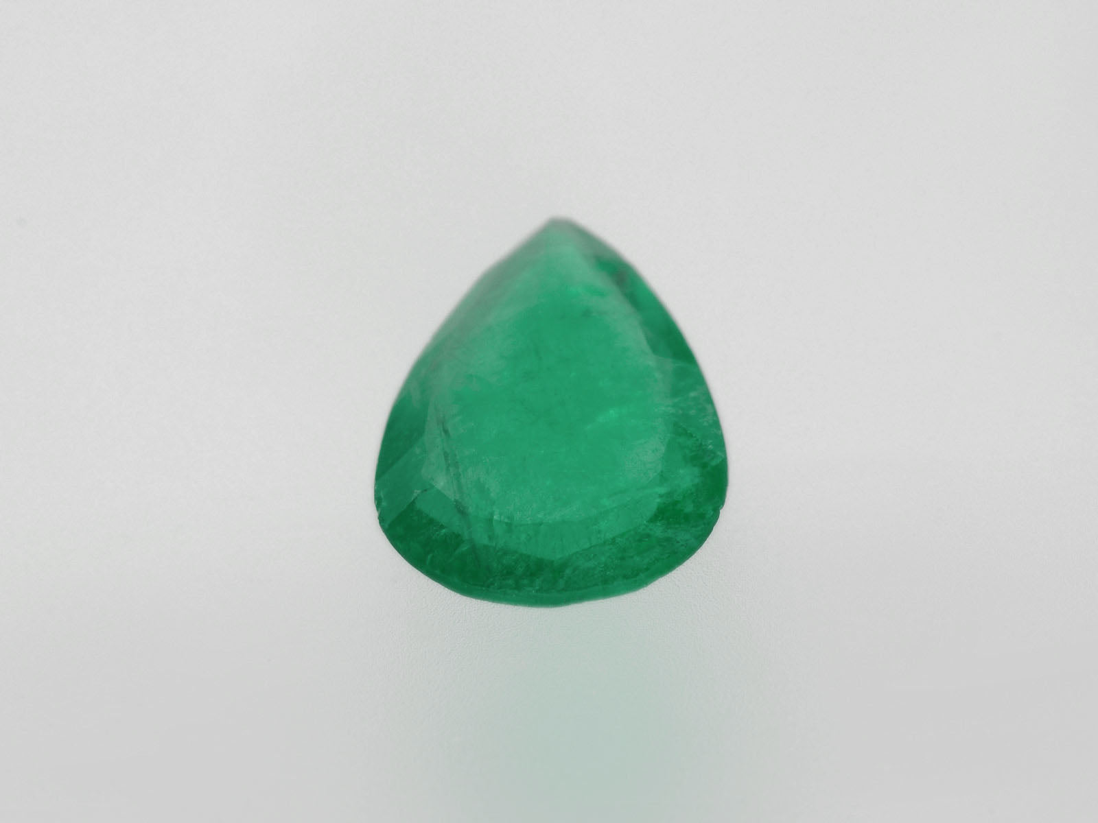 8800559-pear-intense-green-igi-zambia-natural-emerald-2.92-ct
