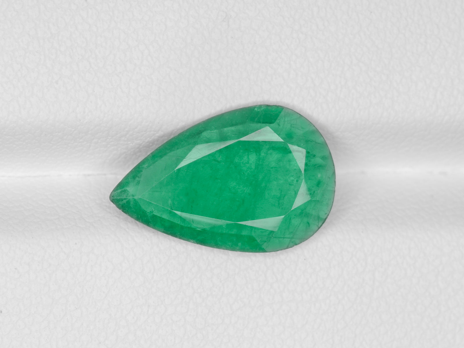8800559-pear-intense-green-igi-zambia-natural-emerald-2.92-ct